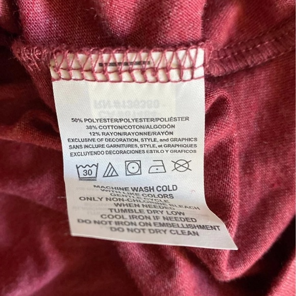 Women’s Philadelphia Phillies V-Neck T-Shirt - Picture 5 of 5